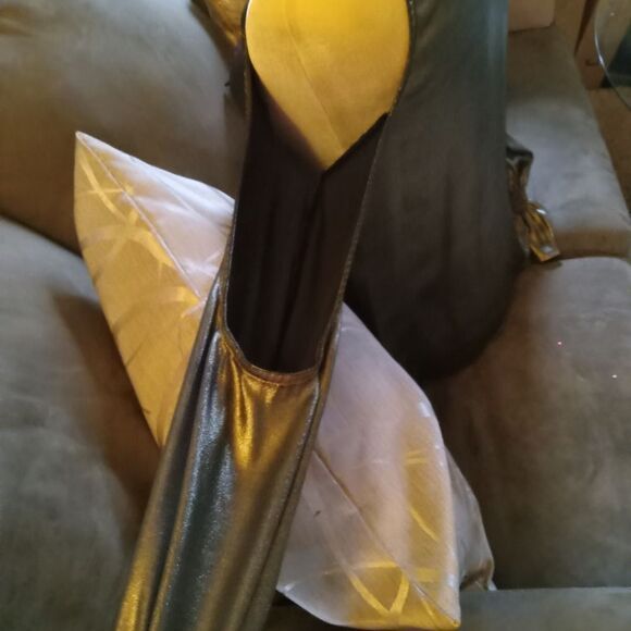 EXPRESS Metallic silver, cut out shoulder/upper arm, and flare cuff. - Picture 4 of 7